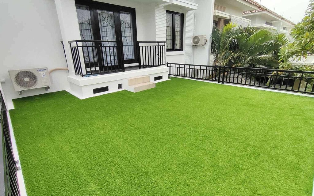 rumput sinytetis di roof top garden